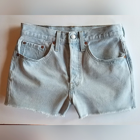 Women's Levi's Original 501 Buttonfly Shorts - Picture 2 of 8